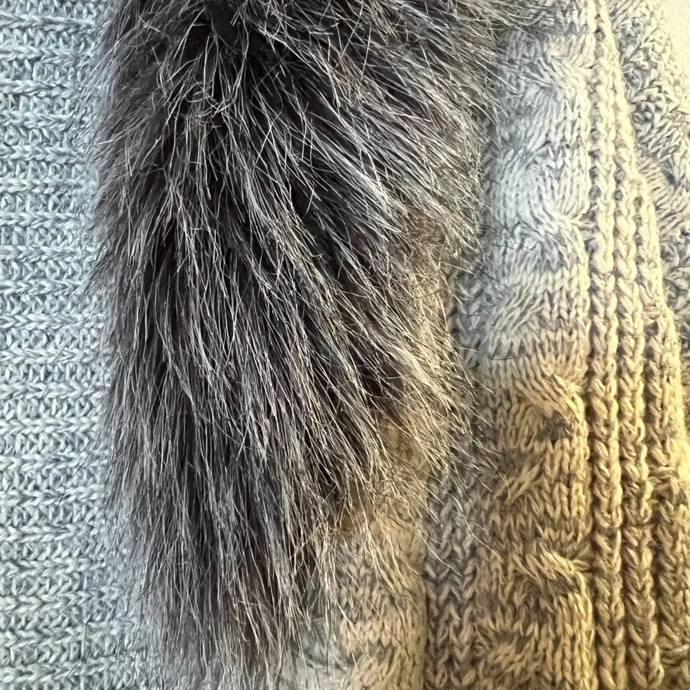 SHE & SKY Oatmeal Cable Knit Dolman Sleeve Open Sweater w/ Faux Fur Trim, OS - Picture 4 of 6